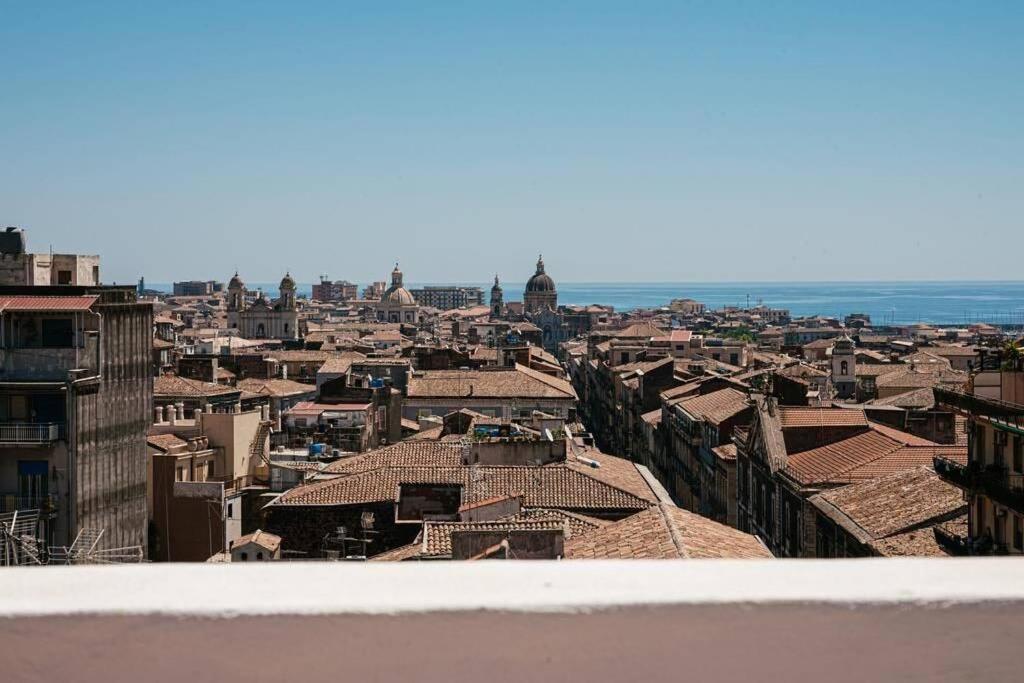 Ferienwohnung Attico In Pieno Centro Storico Di CTA Exterior foto