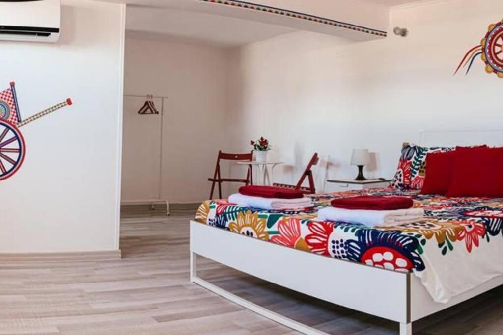 Ferienwohnung Attico In Pieno Centro Storico Di CTA Exterior foto